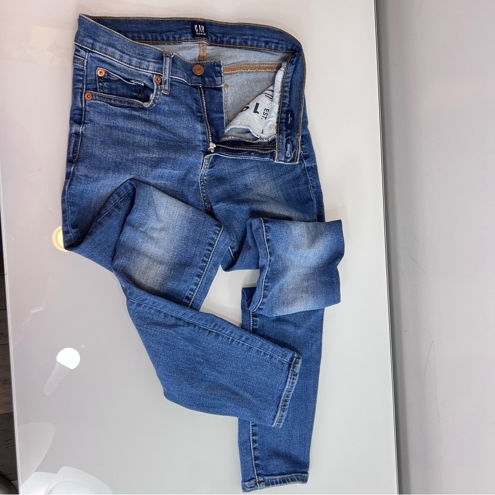 Gap True skinny medium wash skinny jeans size 25